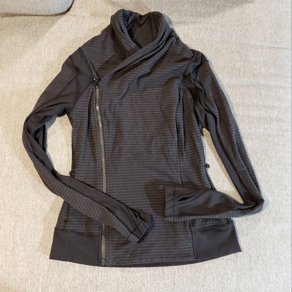 Lululemon Bhakti Jacket Size 8 Color Black/grey - Picture 2 of 11